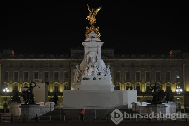 Buckingham Sarayı'nı alarma geçiren olay!
