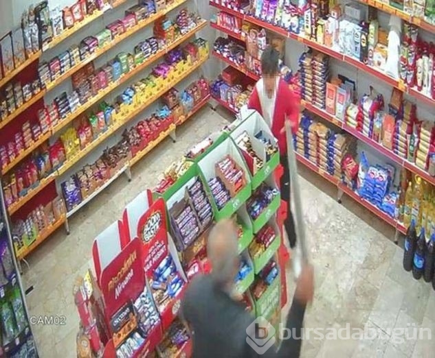 13 yaşındaki çocuğu palayla kovaladı, markettekiler kurtardı