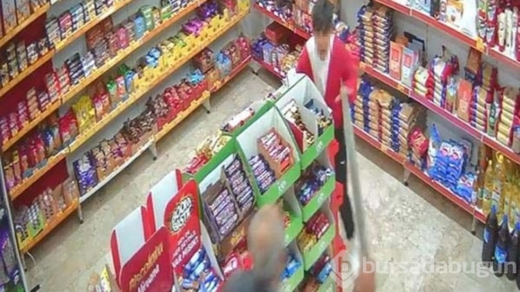 13 yaşındaki çocuğu palayla kovaladı, markettekiler kurtardı