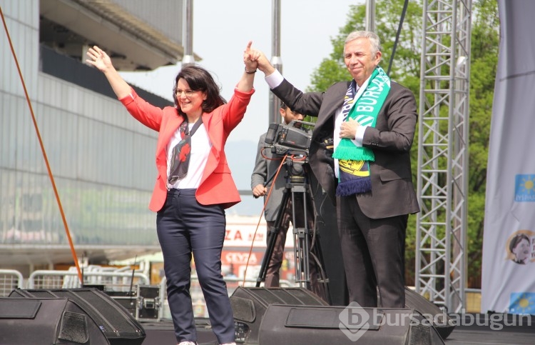 Akşener mitinginden kareler