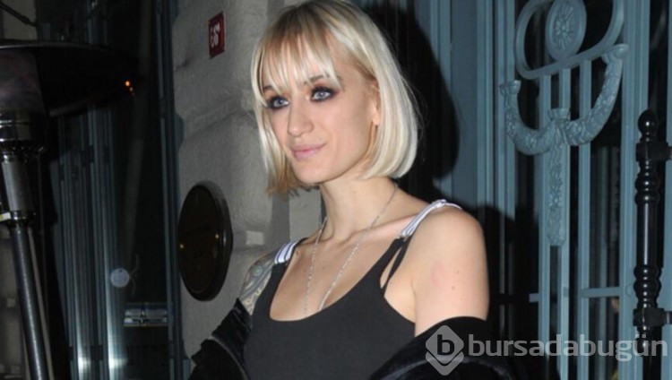Ünlü model Didem Soydan yarı çıplak poz verdi!
