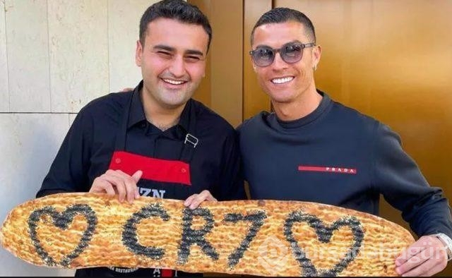 CZN Burak Instagram'da sadece kendinde olan özelliği paylaştı!