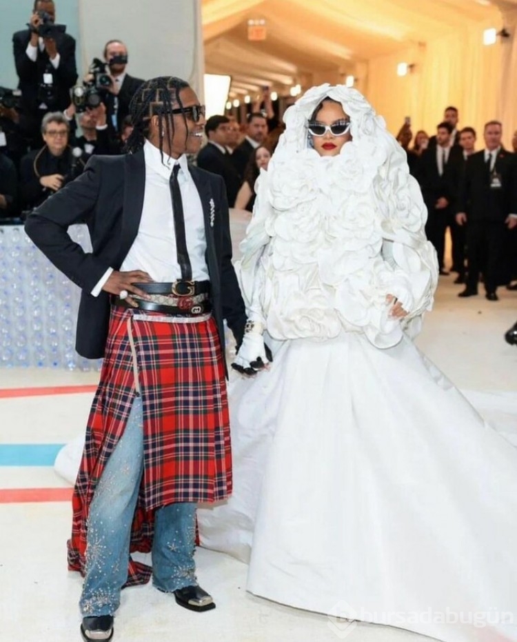 Rihanna'nın MET Gala tarzı dikkat çekti