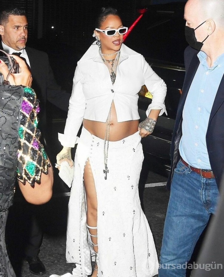 Rihanna'nın MET Gala tarzı dikkat çekti