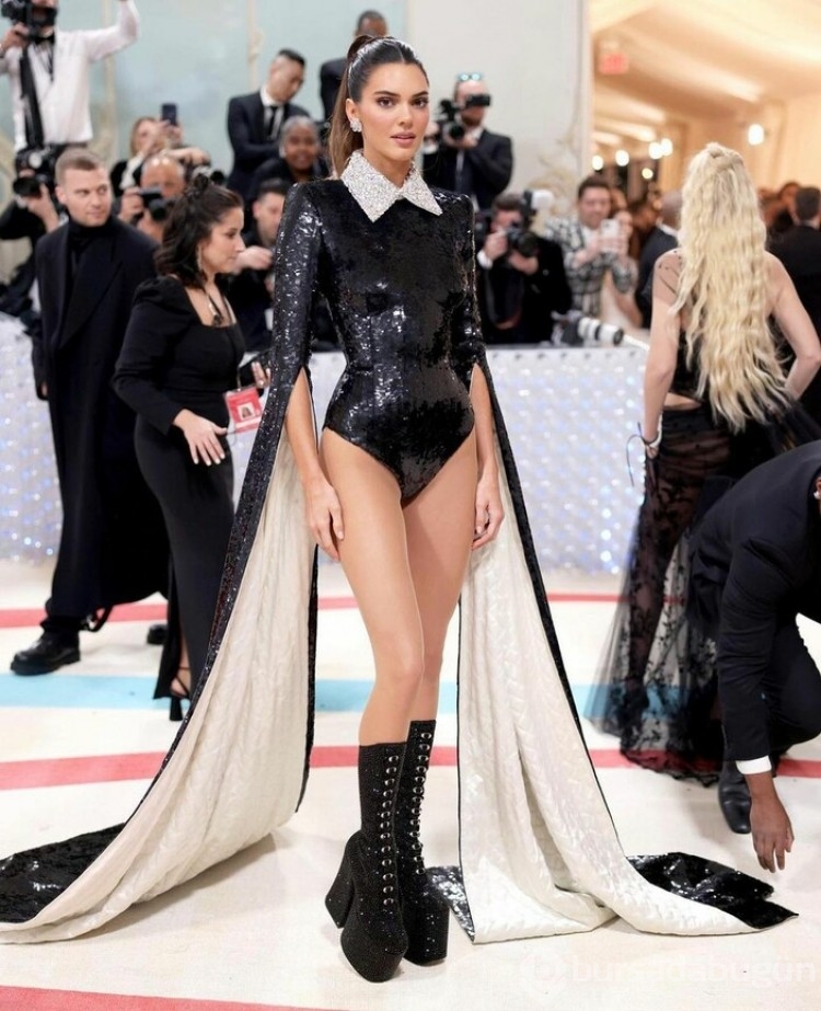 Kendall Jenner'ın MET Gala parti tarzıyla olay oldu