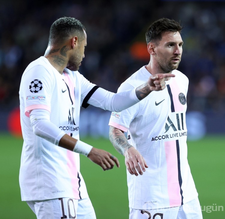 Messi ve Neymar'ı hedef aldılar