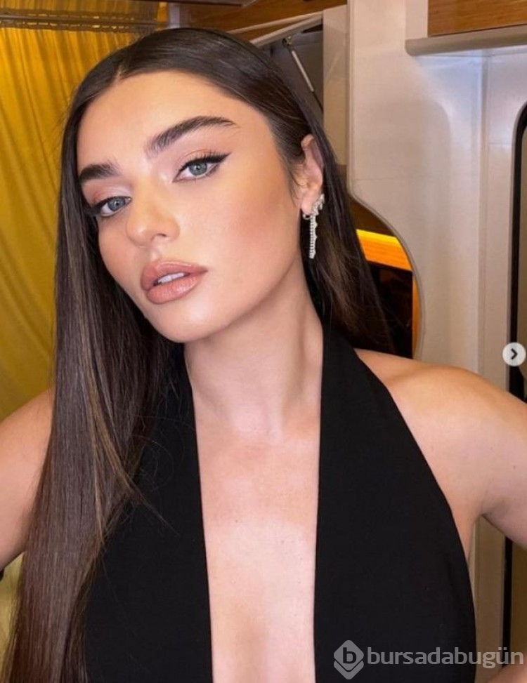 Ünlü oyuncu Ayça Ayşin Turan'ın yatak pozuna beğeni yağdı!