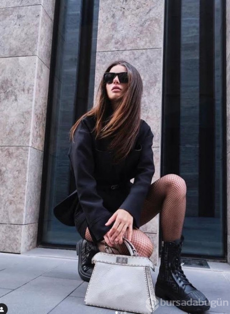 Ünlü oyuncu Ayça Ayşin Turan'ın yatak pozuna beğeni yağdı!