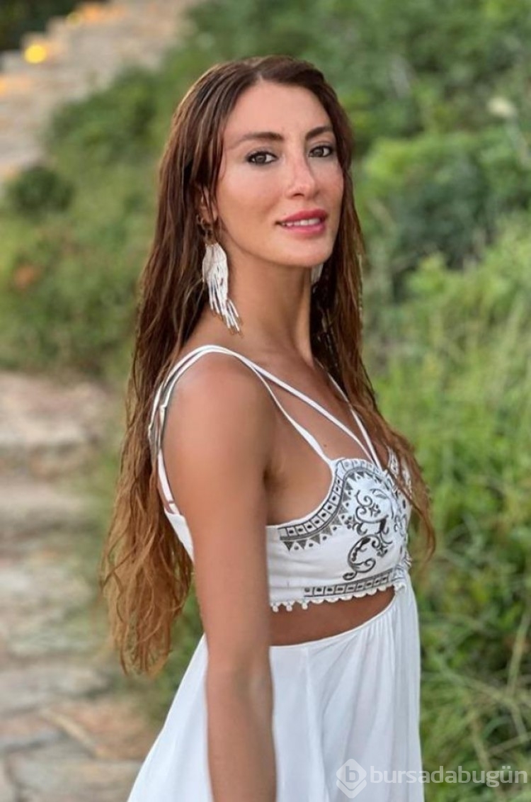 Survivor şampiyonu Merve Oflaz dekolteli pozuyla takipçilerini mest etti! 