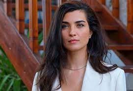 Tuba Büyüküstün köpeğini kaybetti