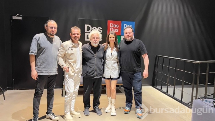 Beren Saat ve Kenan Doğulu çifti Uğur Yücel'in kulisine konuk oldu
