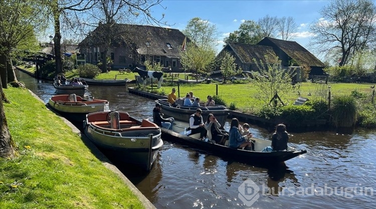 Hollanda'nın araba yolu olmayan köyü: Giethoorn