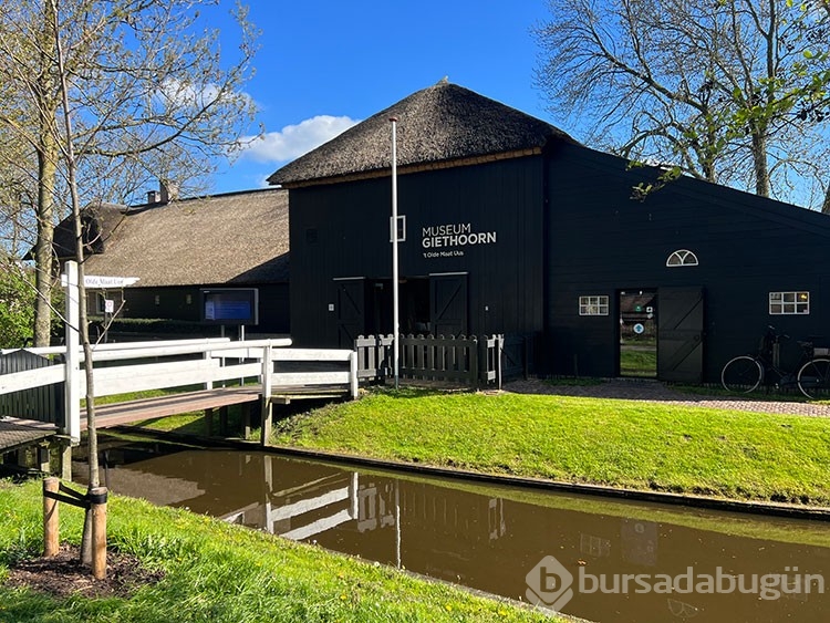 Hollanda'nın araba yolu olmayan köyü: Giethoorn