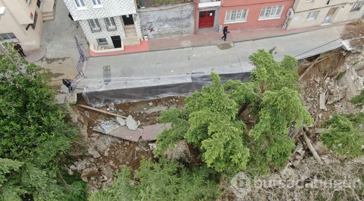 İstinat duvarı okulun bahçesine çöktü