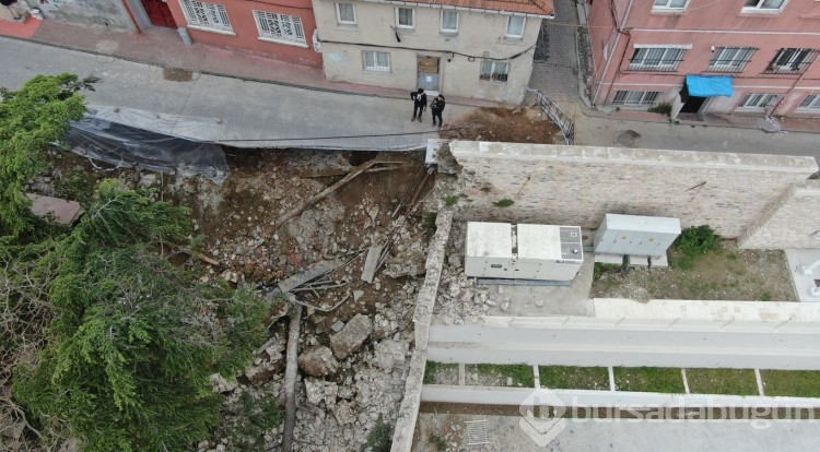 İstinat duvarı okulun bahçesine çöktü