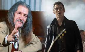 Arctic Monkeys konserinde Barış Manço çaldı