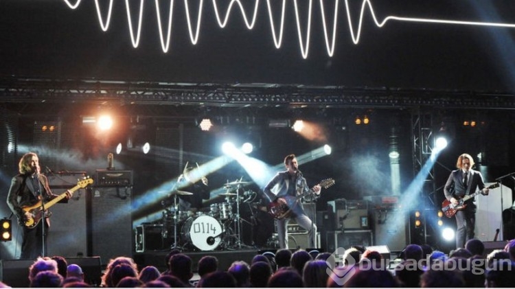 Arctic Monkeys konserinde Barış Manço çaldı