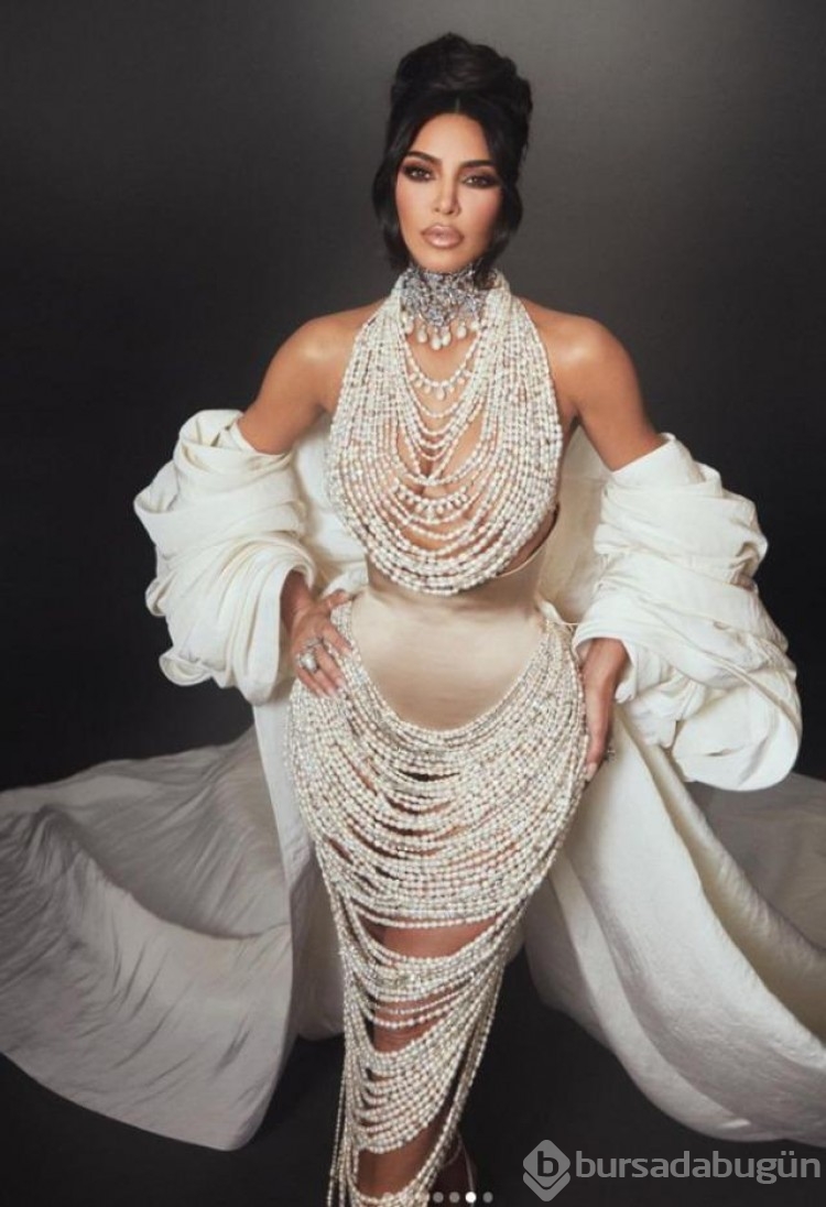 Kim Kardashian'ın Met Gala için giydiği elbisedeki kullanılan inci sayısı herkesi şaşırttı!