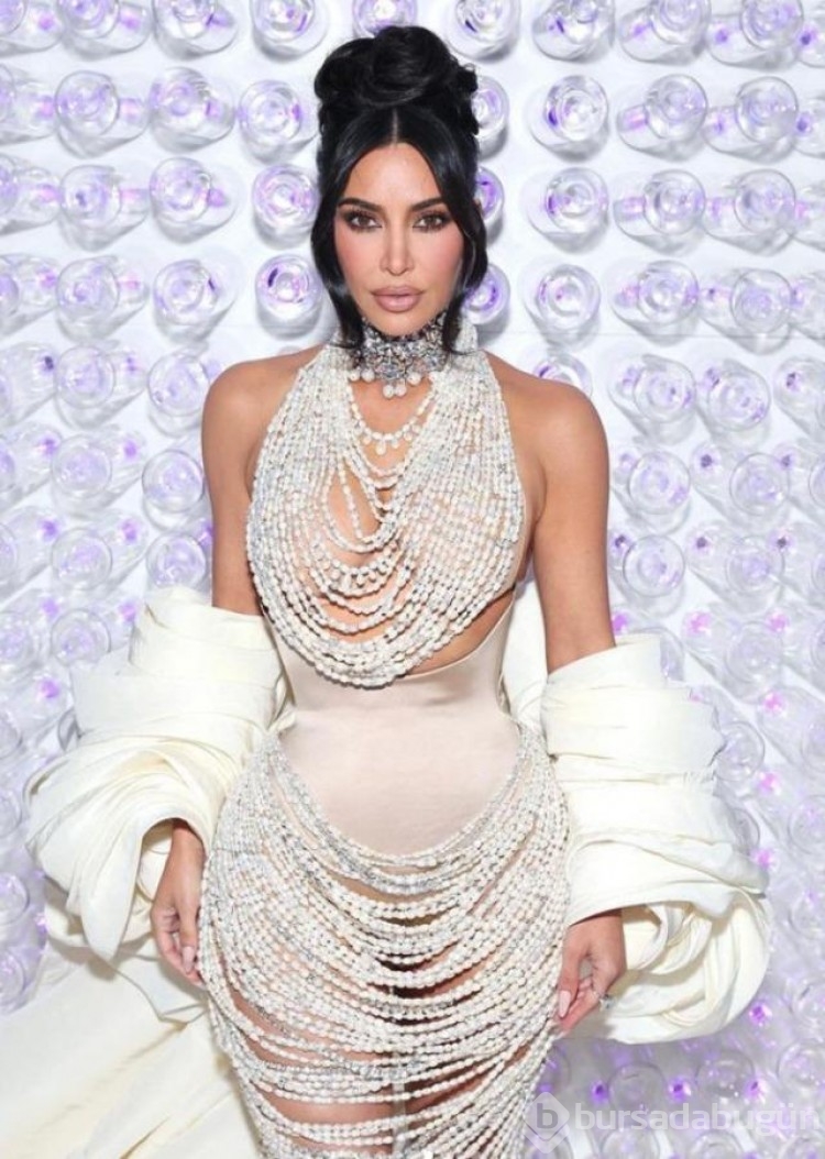 Kim Kardashian'ın Met Gala için giydiği elbisedeki kullanılan inci sayısı herkesi şaşırttı!