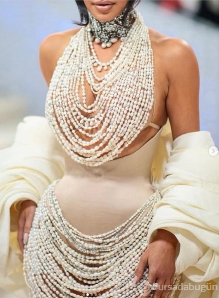 Kim Kardashian'ın Met Gala için giydiği elbisedeki kullanılan inci sayısı herkesi şaşırttı!