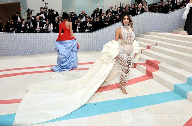 Kim Kardashian'ın Met Gala için giydiği elbisedeki kullanılan inci sayısı herkesi şaşırttı!