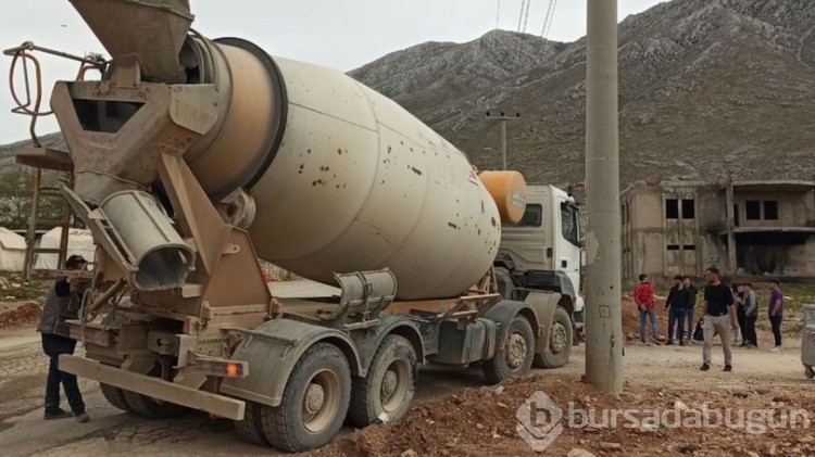 16 yaşındaki kız çocuğuna beton mikseri çarptı