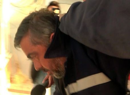 Babasının annesini yaktığını söyledi! 