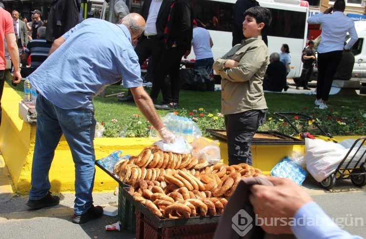 Mitingler simitçilerin yüzünü güldürdü