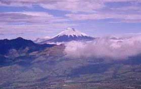 Cotopaxi Yanardağı kül bulutu çıkarıyor