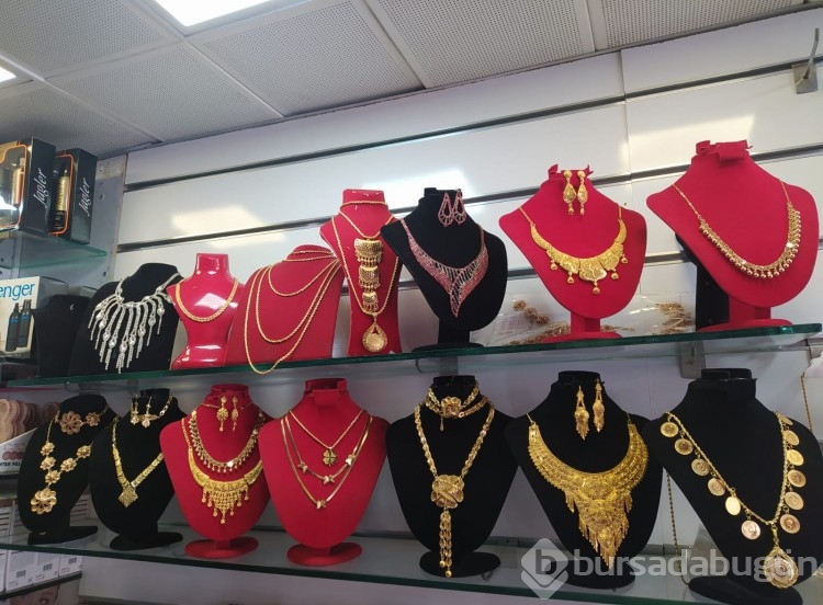 Düğün sezonuyla birlikte imitasyon takılara ilgi arttı