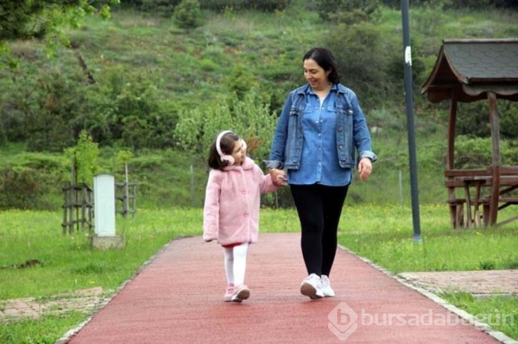Bolu'da bir öğretmen kızına böbreğini vererek yaşama döndürdü! 