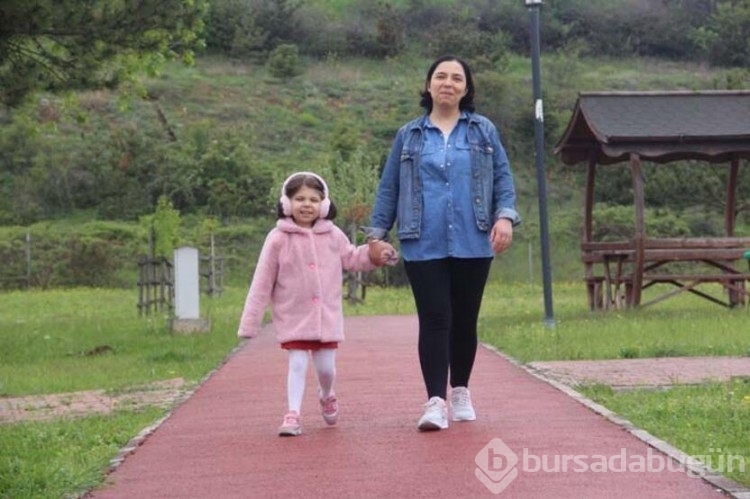 Bolu'da bir öğretmen kızına böbreğini vererek yaşama döndürdü! 