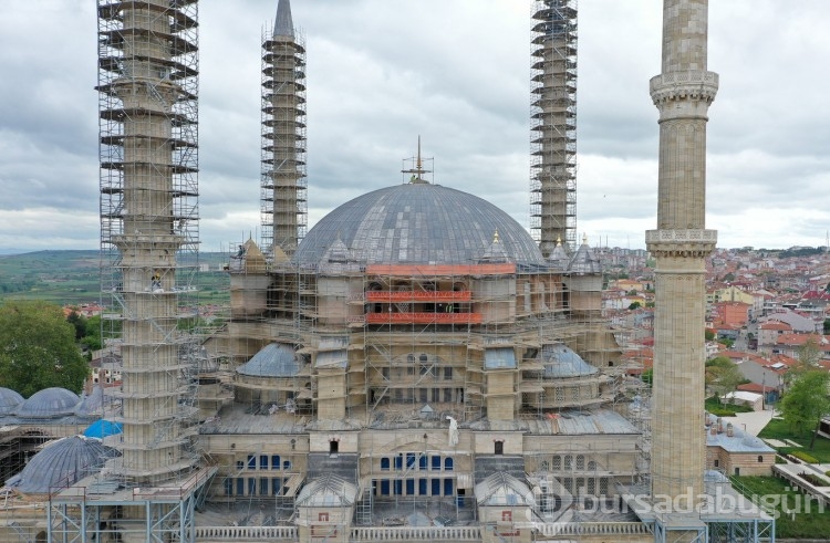 Selimiye Camisi'nde ana kubbe aleminin montajına başlandı