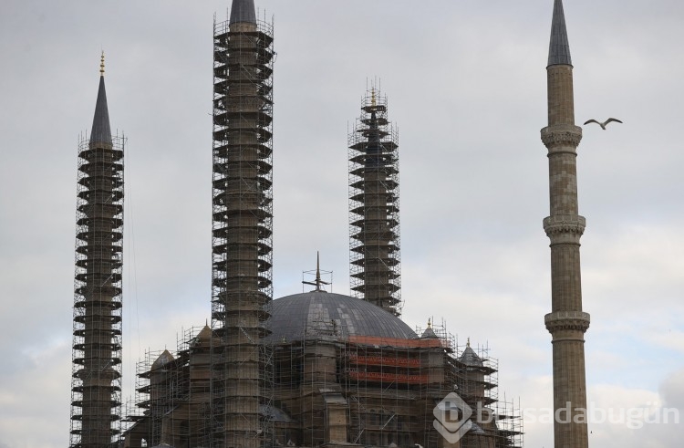 Selimiye Camisi'nde ana kubbe aleminin montajına başlandı