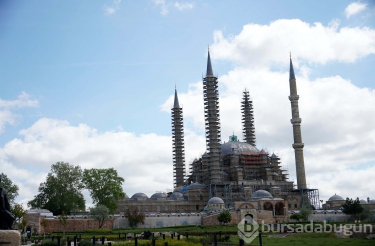 Selimiye Camisi'nde ana kubbe aleminin montajına başlandı