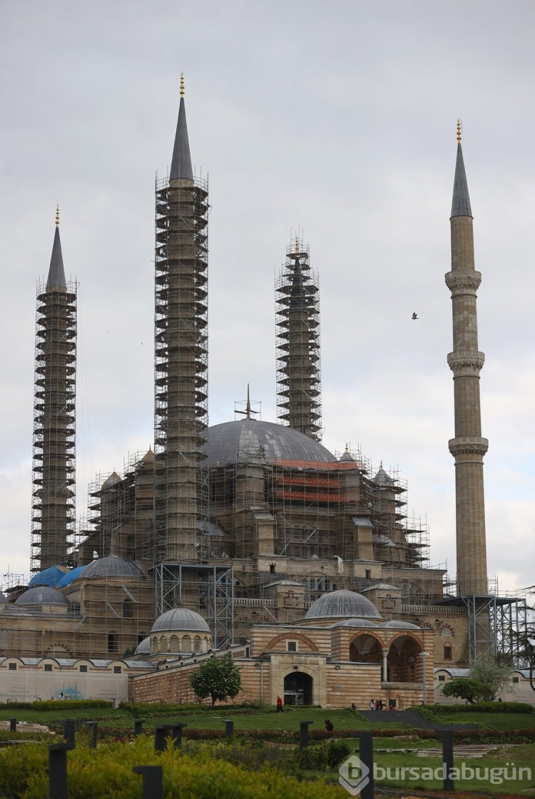 Selimiye Camisi'nde ana kubbe aleminin montajına başlandı