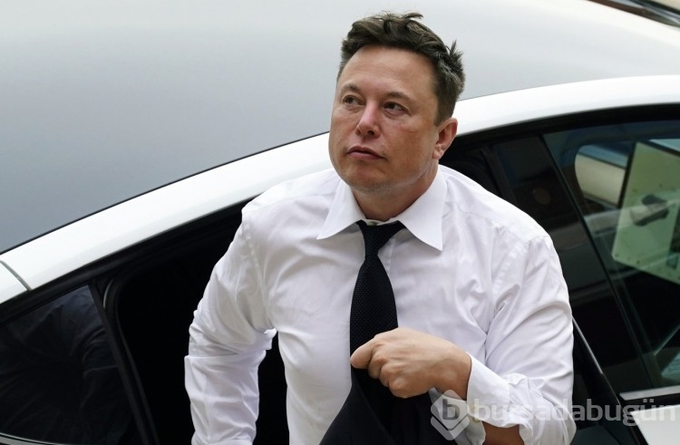 Elon Musk'ın otel balkonunda gizemli bir kadın ile koyu sohbeti 