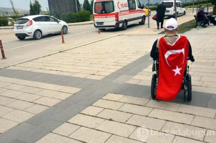 Bacağı ve kolunu kaybeden depremzede oy kullanmak için tedavisine ara verdi
