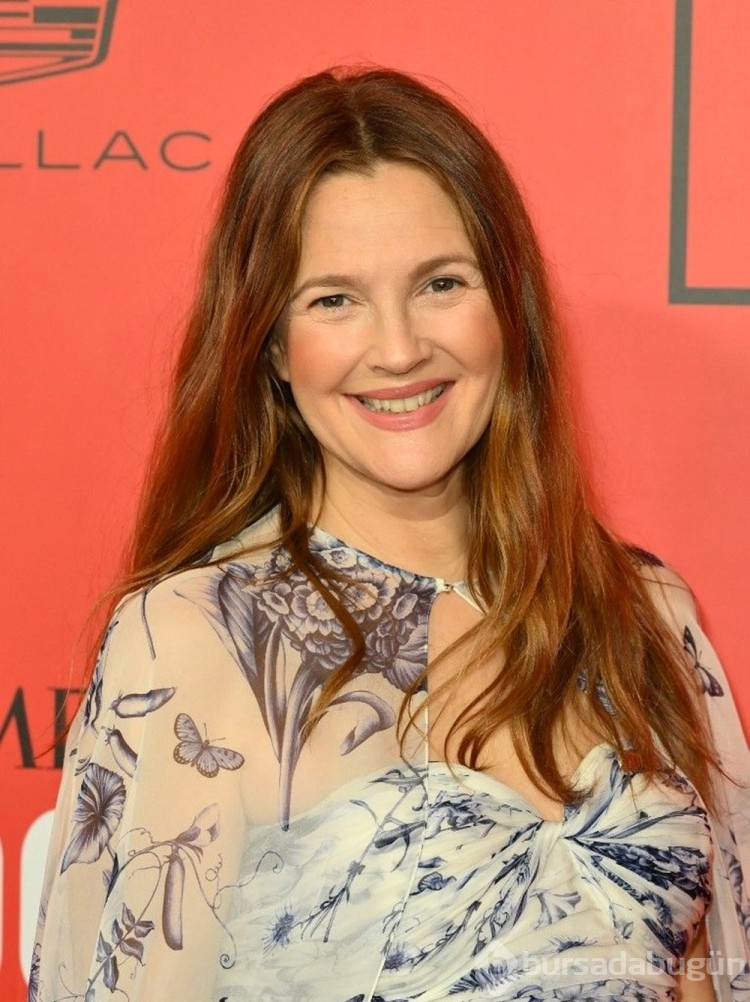 Drew Barrymore eski sevgilisinin yeni nişanlısıyla programda buluştu
