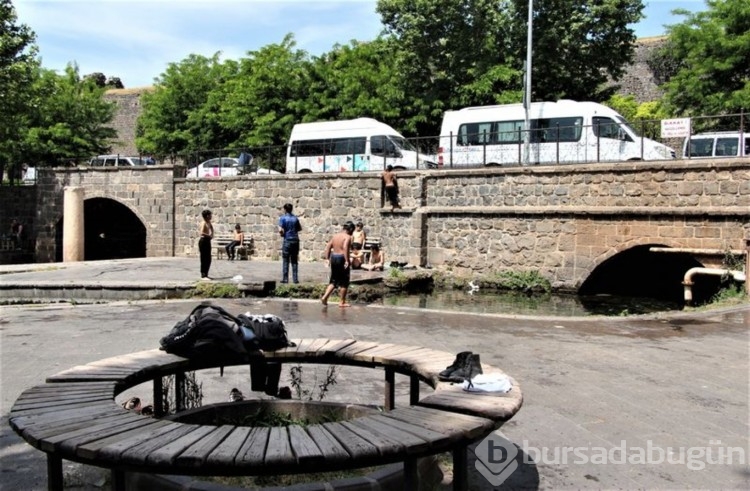 Havanın ısınmasıyla çocukların tehlikeli eğlencesi başladı