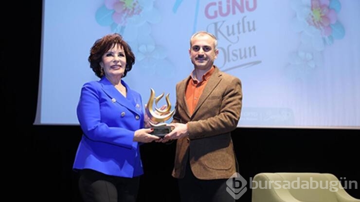 Usta oyuncu Hülya Koçyiğit: Annelik Allah'ın kadına verdiği bir ayrıcalık