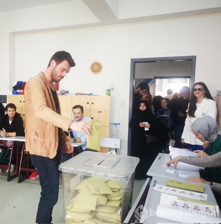 Ünlü isimler oylarını kullandı 