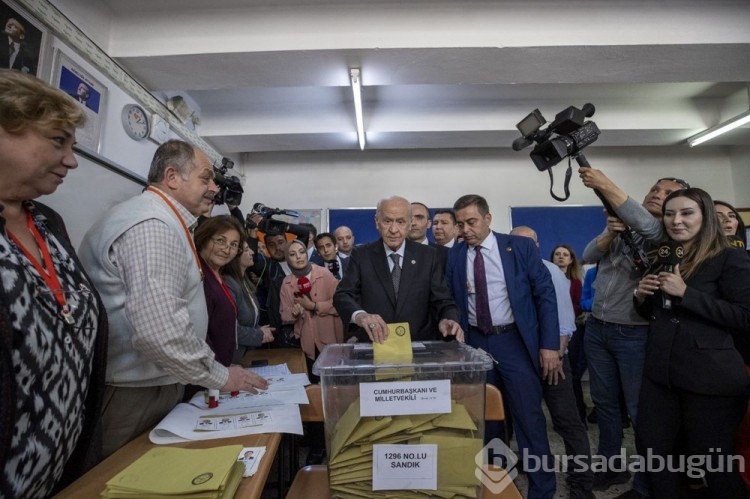 Cumhurbaşkanı adayları ve liderler oylarını kullandı

