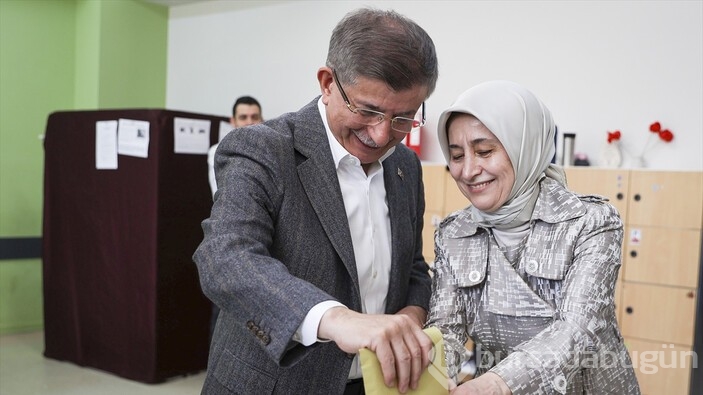 Cumhurbaşkanı adayları ve liderler oylarını kullandı
