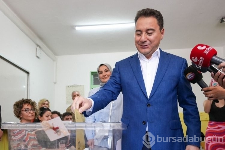 Cumhurbaşkanı adayları ve liderler oylarını kullandı
