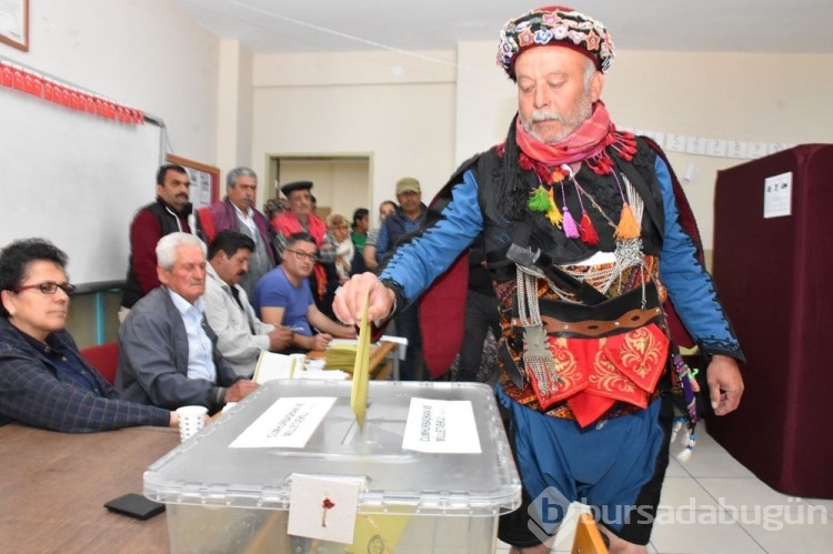 Sandık başından ilginç kareler
