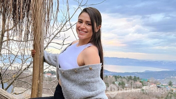 Survivor Ayşe Yüksel'in mini eteği dikkatleri üzerine çekti