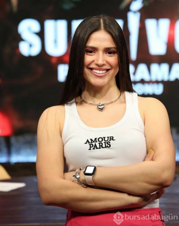 Survivor Ayşe Yüksel'in mini eteği dikkatleri üzerine çekti