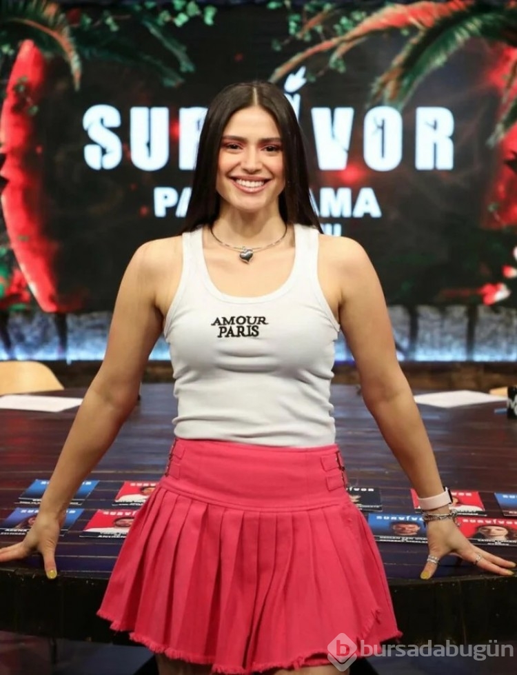 Survivor Ayşe Yüksel'in mini eteği dikkatleri üzerine çekti