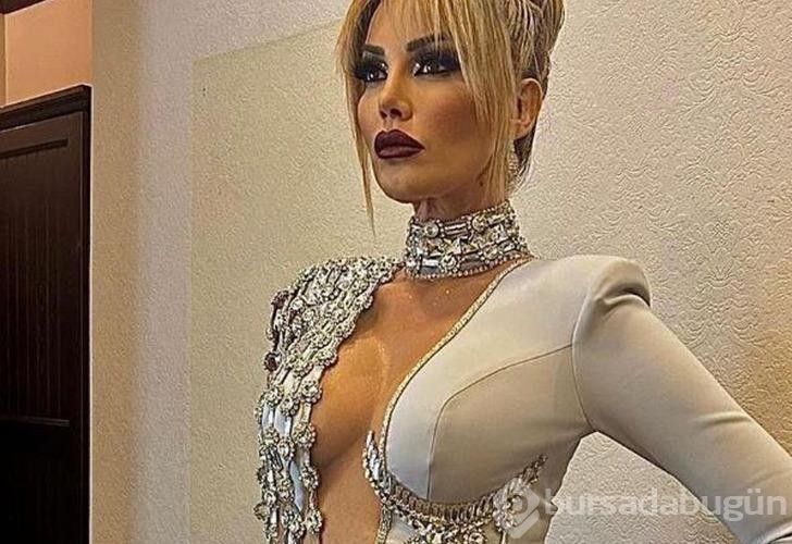 Petek Dinçöz'ün sırt dekoltesi olay oldu!